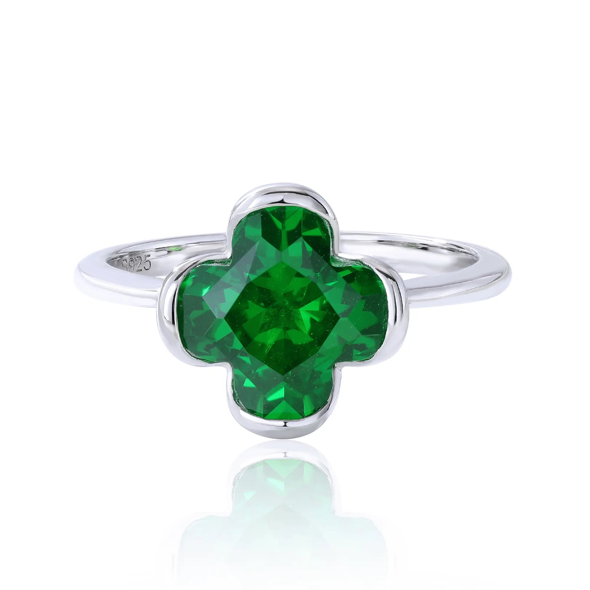 S925 sterling silver ring featuring a single clover-cut vibrant green lab-grown emerald set in a sleek bezel mounting.